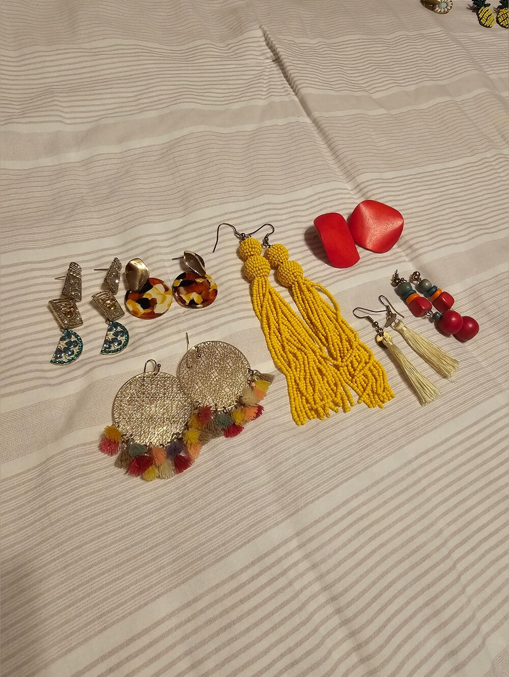 Lot Of 7 pairs of Earrings - Women Jewelry